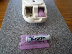 電池スペーサーとReVOLTES｜Logicool M557マウスとダイソー充電池ReVOLTES
